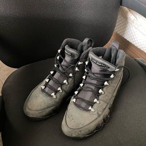 Jordan 4 thunders and Jordan 9